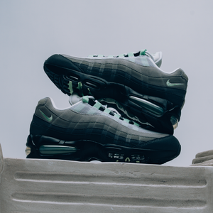 WOMEN'S NIKE AIR MAX 95 OG 'FRESH MINT' - BLACK/FRESH MINT