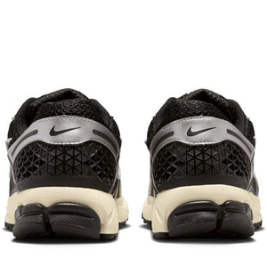 Nike Zoom Vomero 5 - Black/Chrome