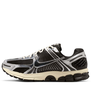 Nike Zoom Vomero 5 - Black/Chrome