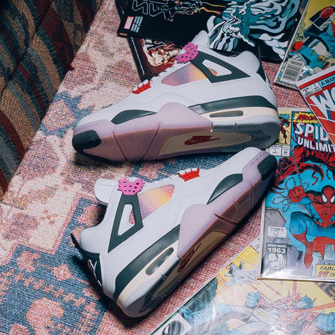 Air Jordan 4 Retro 'Comic' - Off White/Fire Pink