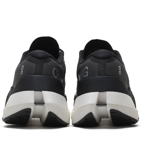 On Cloudboom Max - All Black